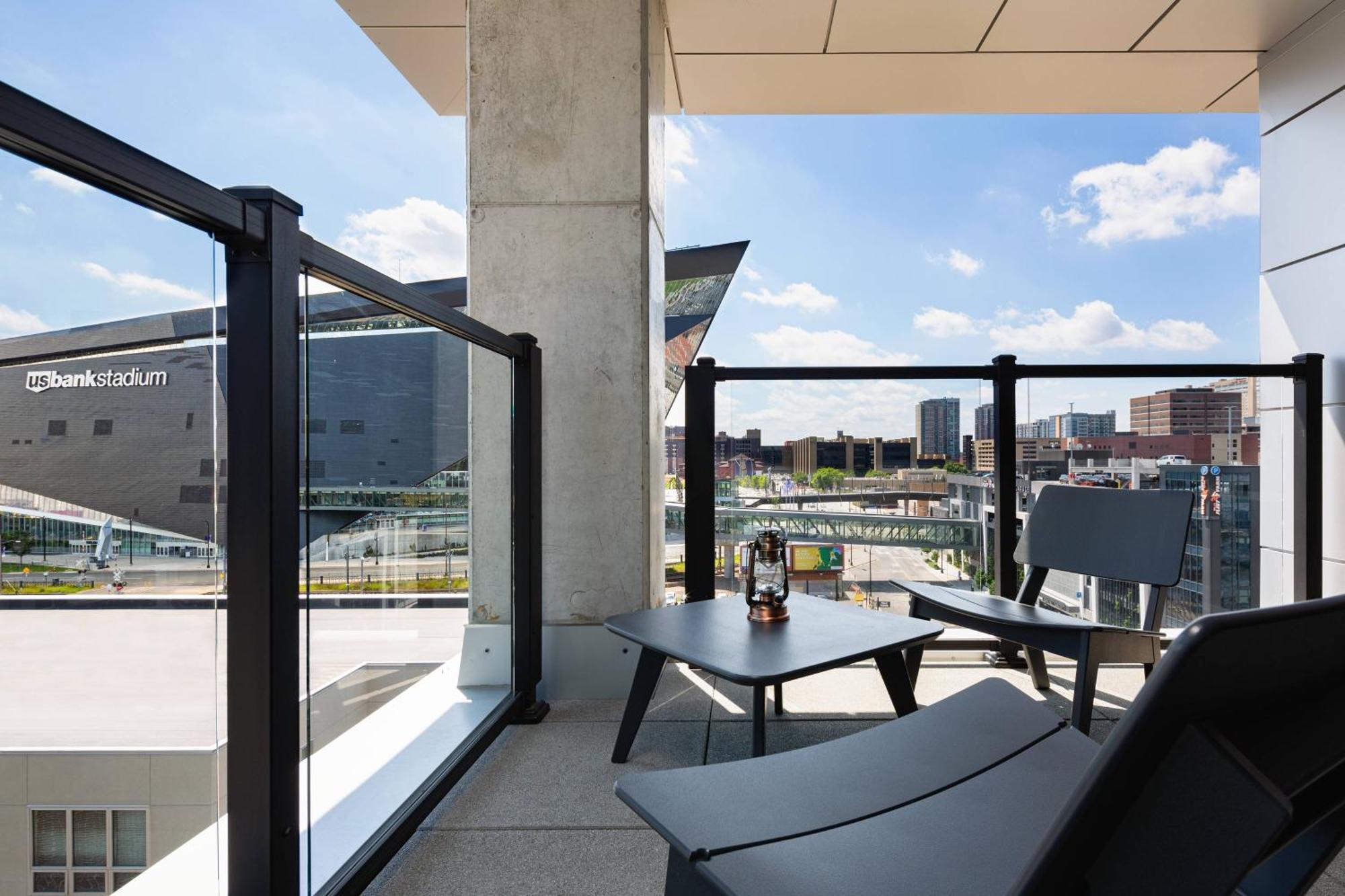 Moxy Minneapolis Downtown Exterior photo